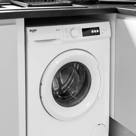 Luxury Apartment - Wifi - Smart Tv - Near City Centre - 2Mr 버밍엄 객실 사진