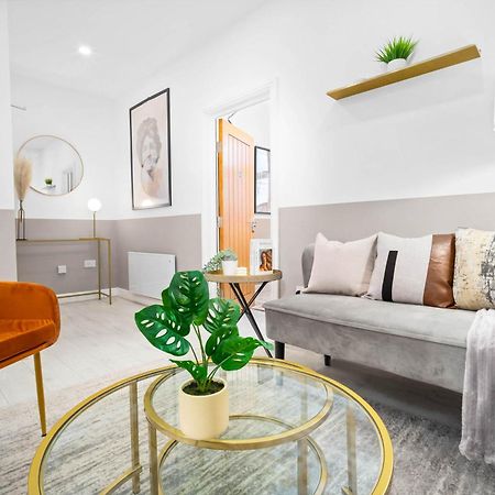 Luxury Apartment - Wifi - Smart Tv - Near City Centre - 2Mr 버밍엄 객실 사진